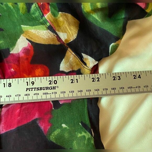 Biz Tango Blouse Women’s Medium Red Multicolored Floral Pleated Tunic - Picture 3 of 5